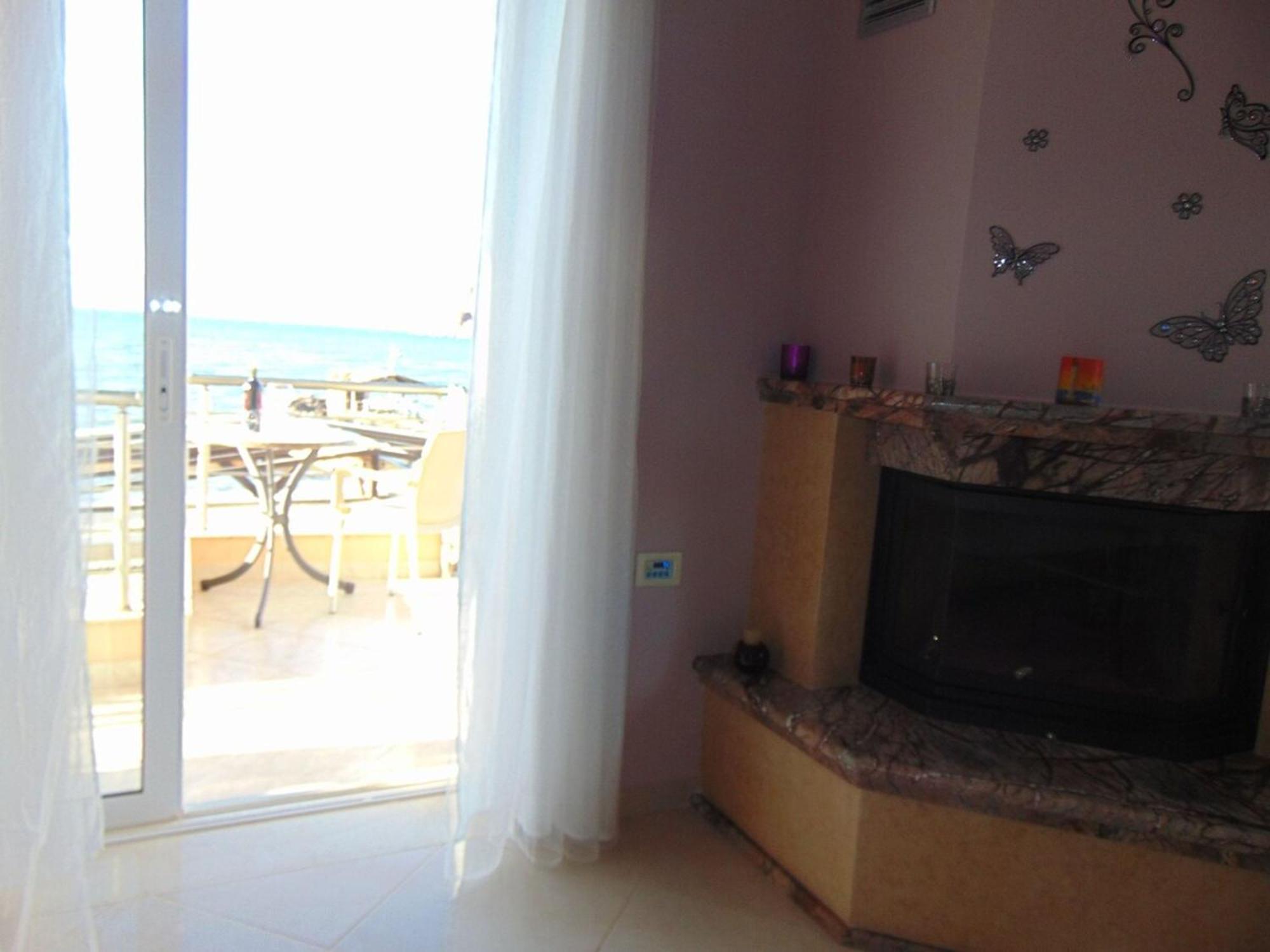 Comfy Beachfront Litinas Casa With Seaview Chania  Exterior photo