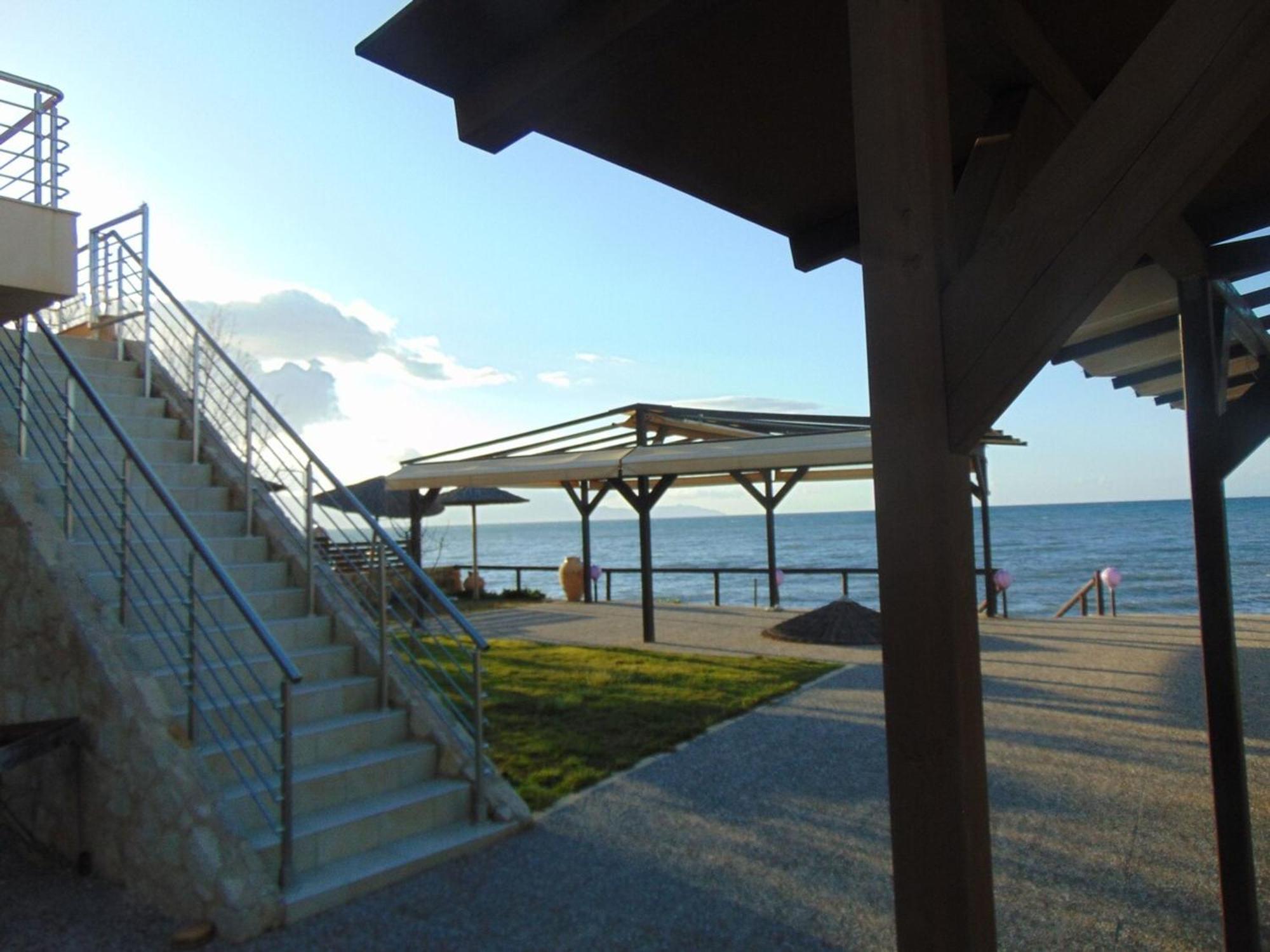 Comfy Beachfront Litinas Casa With Seaview Chania  Exterior photo
